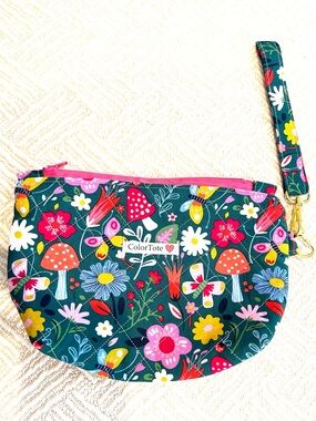 NWOT Color Tote Botanical Whimsical Wristlet. Mushrooms. Butterflies. Fairy core